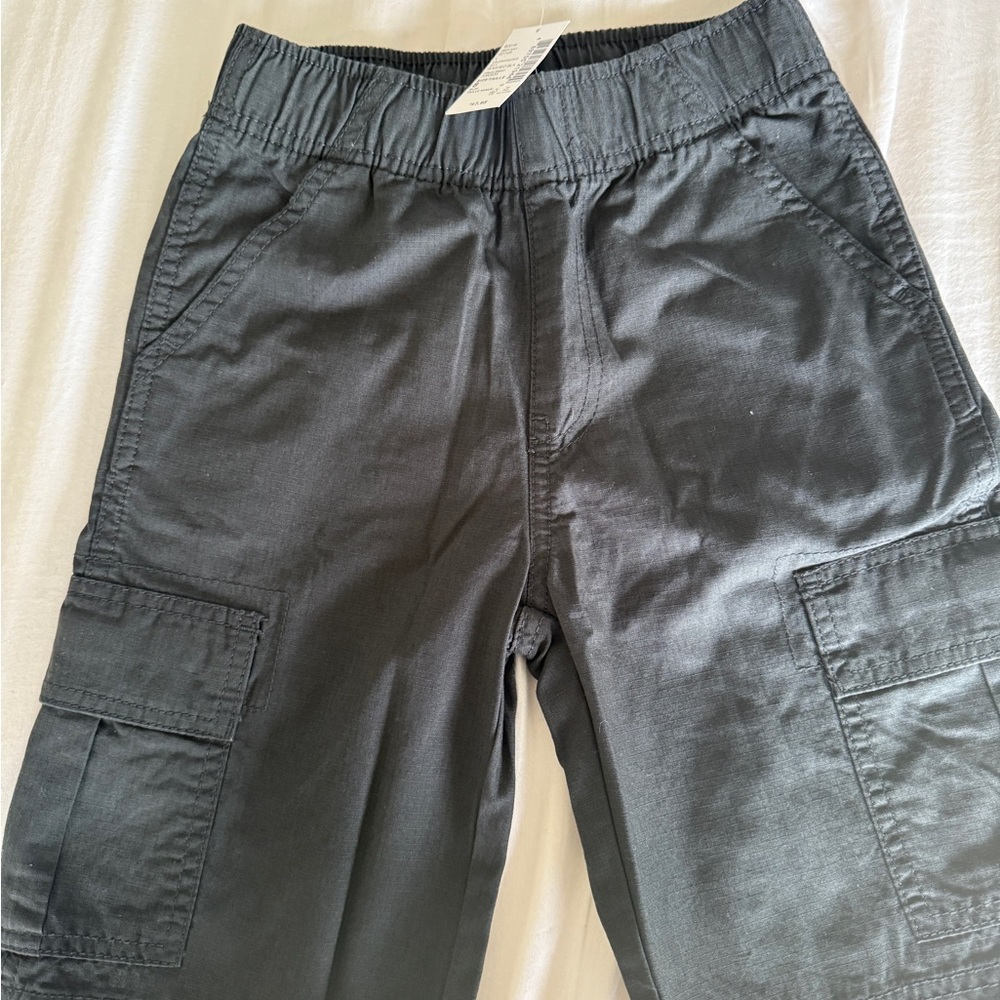 Boy’s Black Cargo shorts - nwt - size 8 slim